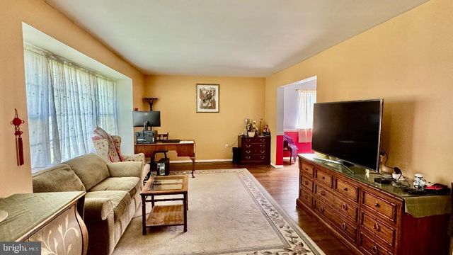 302 VASSAR DR, Newark, DE 19711
