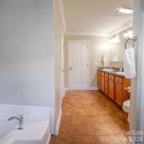 206 Courtland Place, Asheville, NC 28801