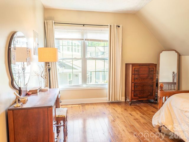 206 Courtland Place, Asheville, NC 28801