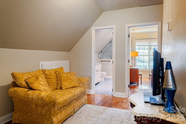 206 Courtland Place, Asheville, NC 28801