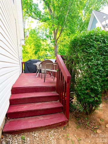 206 Courtland Place, Asheville, NC 28801