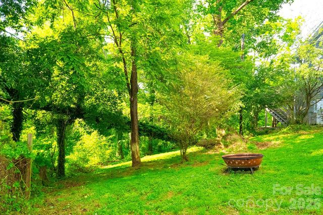 206 Courtland Place, Asheville, NC 28801