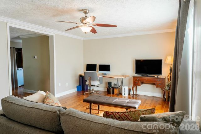 206 Courtland Place, Asheville, NC 28801