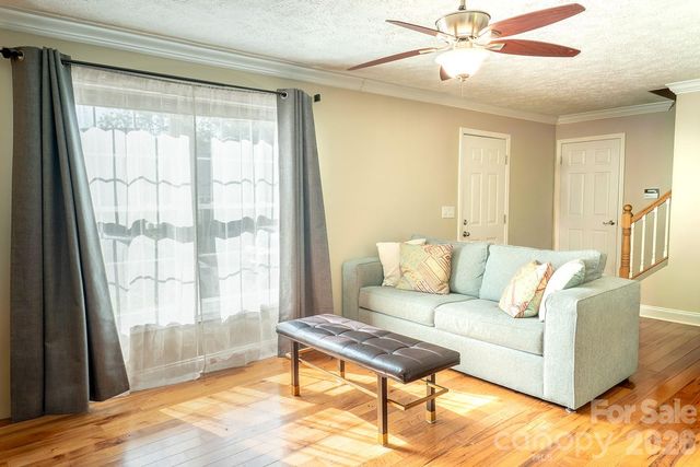 206 Courtland Place, Asheville, NC 28801