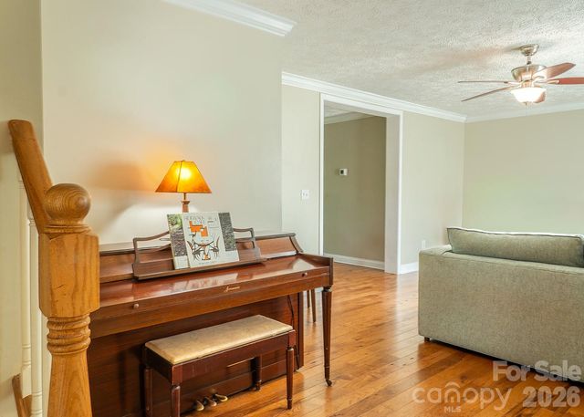 206 Courtland Place, Asheville, NC 28801