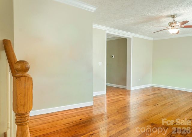 206 Courtland Place, Asheville, NC 28801