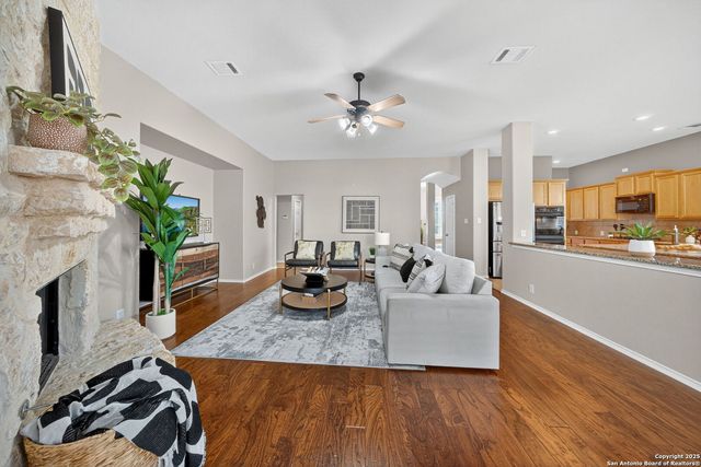 8603 Artesia Gap, Helotes, TX 78023