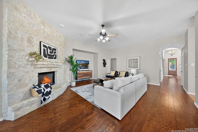 8603 Artesia Gap, Helotes, TX 78023