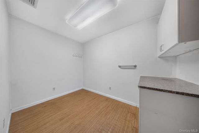 143-27 Roosevelt Avenue, Flushing, NY 11354