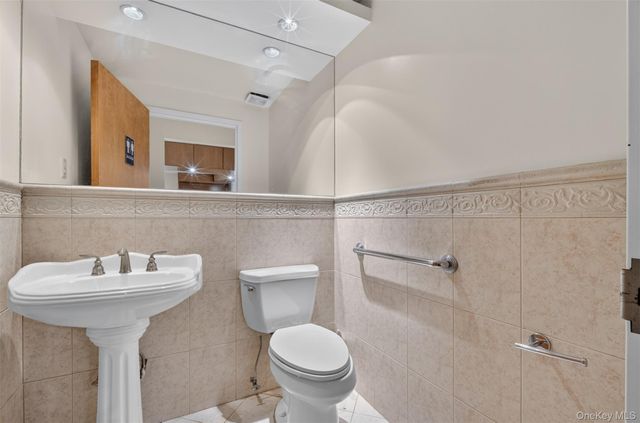 143-27 Roosevelt Avenue, Flushing, NY 11354