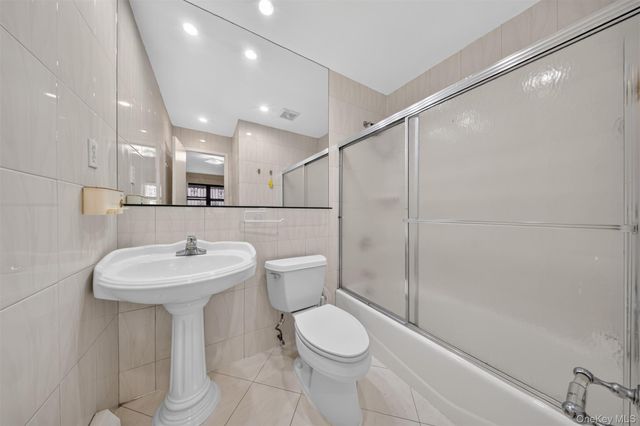 143-27 Roosevelt Avenue, Flushing, NY 11354