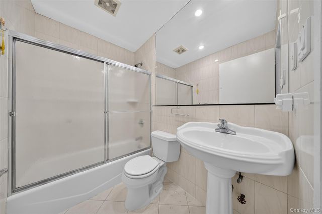 143-27 Roosevelt Avenue, Flushing, NY 11354
