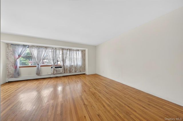 143-27 Roosevelt Avenue, Flushing, NY 11354