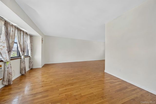 143-27 Roosevelt Avenue, Flushing, NY 11354