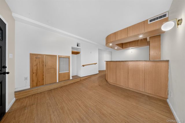 143-27 Roosevelt Avenue, Flushing, NY 11354