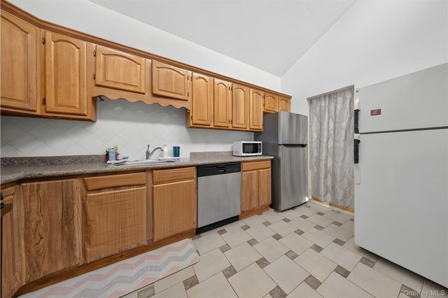 143-27 Roosevelt Avenue, Flushing, NY 11354