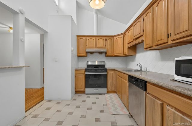 143-27 Roosevelt Avenue, Flushing, NY 11354