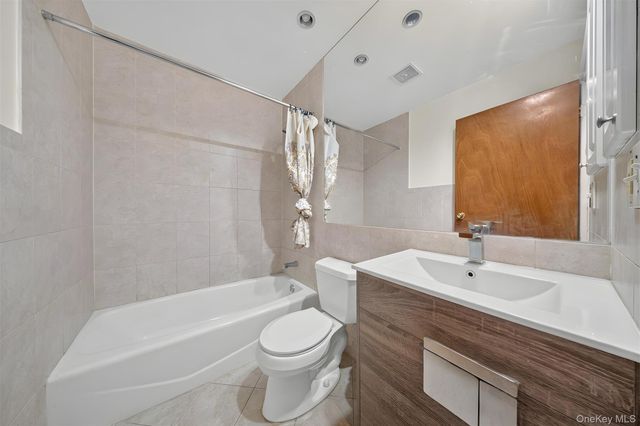 143-27 Roosevelt Avenue, Flushing, NY 11354
