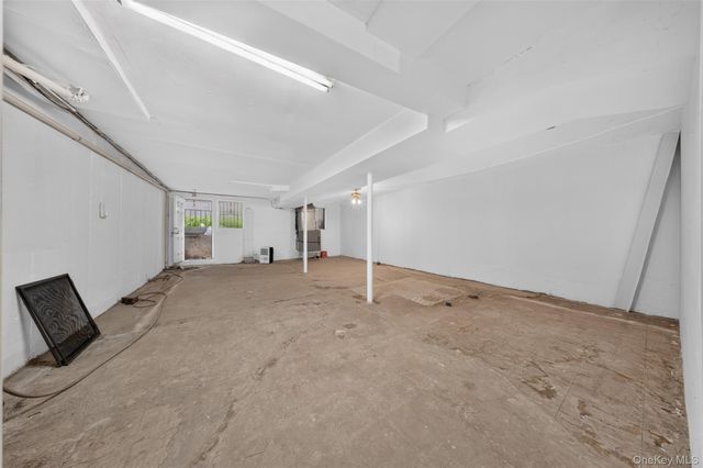 143-27 Roosevelt Avenue, Flushing, NY 11354