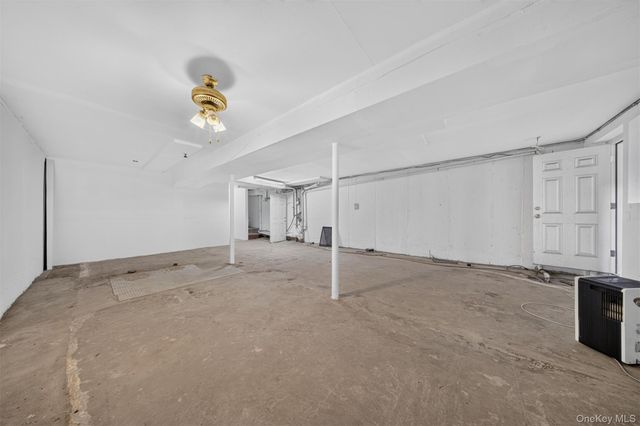 143-27 Roosevelt Avenue, Flushing, NY 11354