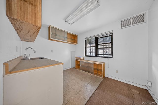 143-27 Roosevelt Avenue, Flushing, NY 11354