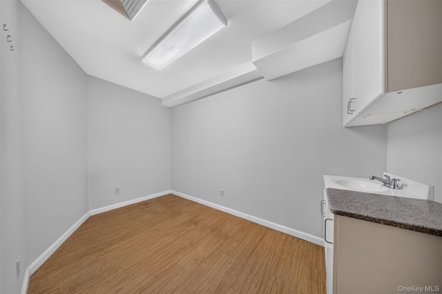143-27 Roosevelt Avenue, Flushing, NY 11354