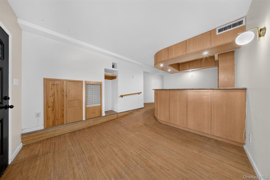 143-27 Roosevelt Avenue, Flushing, NY 11354 — photo 4