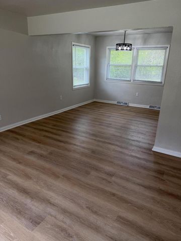 5225 Tuckaway DRIVE, Greenfield, WI 53221