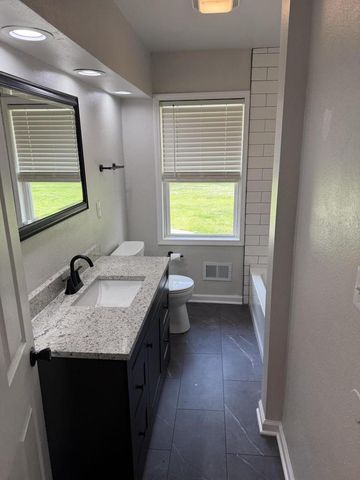 5225 Tuckaway DRIVE, Greenfield, WI 53221
