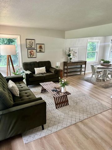 5225 Tuckaway DRIVE, Greenfield, WI 53221