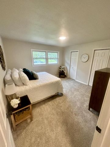 5225 Tuckaway DRIVE, Greenfield, WI 53221