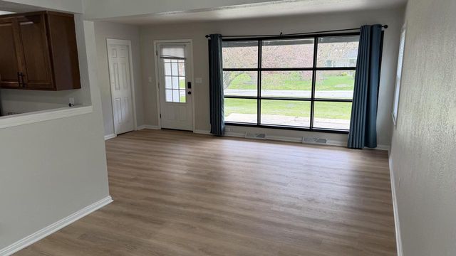 5225 Tuckaway DRIVE, Greenfield, WI 53221