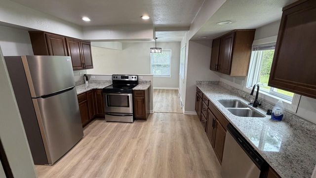 5225 Tuckaway DRIVE, Greenfield, WI 53221