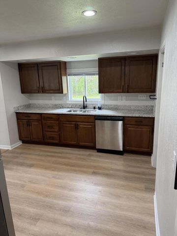 5225 Tuckaway DRIVE, Greenfield, WI 53221