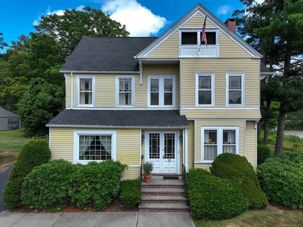 8 West High Street, East Hampton, CT 06424