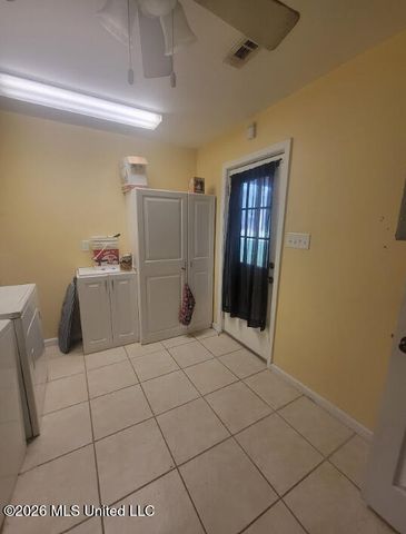 4807 Bel Meade Avenue, Pascagoula, MS 39581