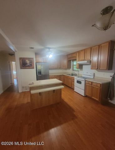 4807 Bel Meade Avenue, Pascagoula, MS 39581
