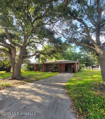4807 Bel Meade Avenue, Pascagoula, MS 39581