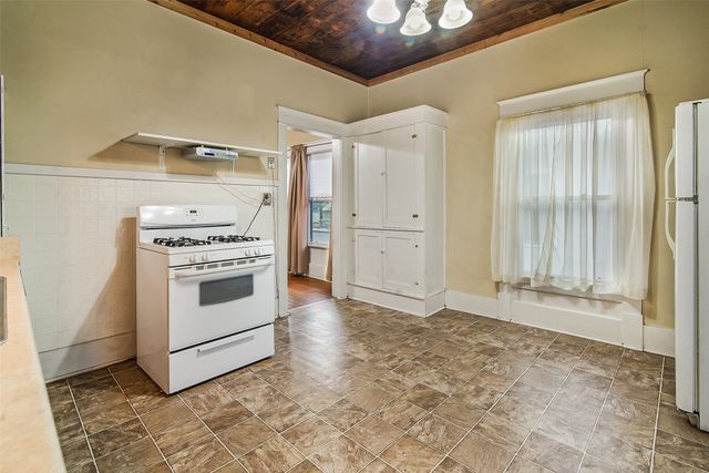 607 E Main Street, Whitesboro, TX 76273