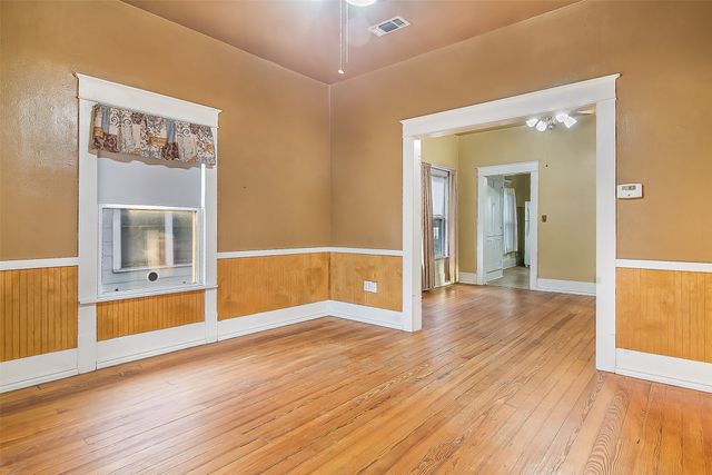 607 E Main Street, Whitesboro, TX 76273