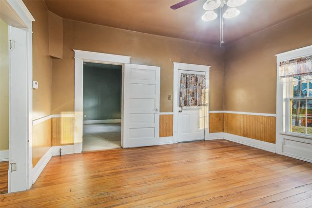 607 E Main Street, Whitesboro, TX 76273