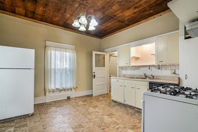 607 E Main Street, Whitesboro, TX 76273