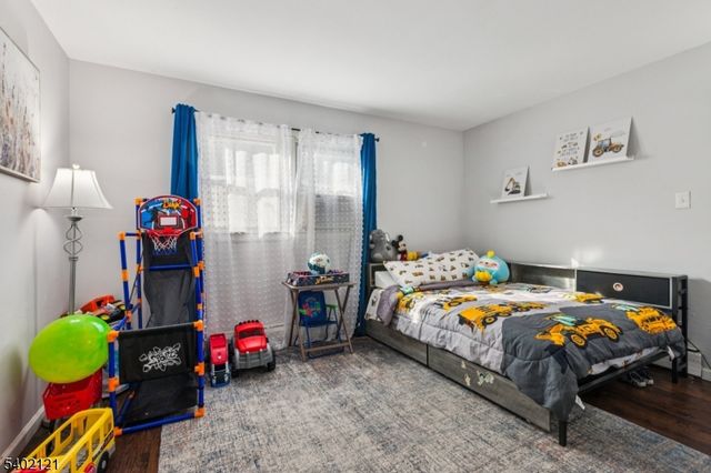 41 Pinetree Dr, Sayreville Boro, NJ 08859