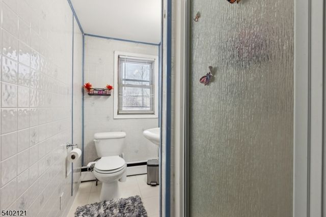 41 Pinetree Dr, Sayreville Boro, NJ 08859