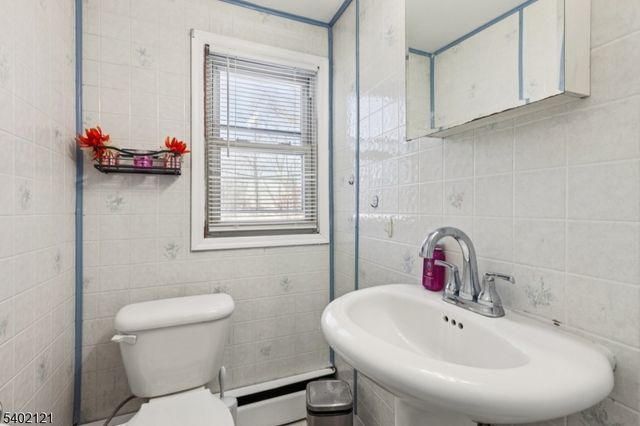 41 Pinetree Dr, Sayreville Boro, NJ 08859