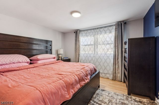 41 Pinetree Dr, Sayreville Boro, NJ 08859