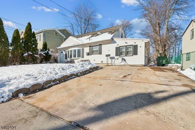 41 Pinetree Dr, Sayreville Boro, NJ 08859