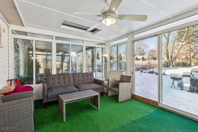 41 Pinetree Dr, Sayreville Boro, NJ 08859