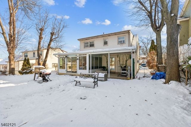 41 Pinetree Dr, Sayreville Boro, NJ 08859