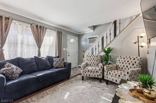 41 Pinetree Dr, Sayreville Boro, NJ 08859